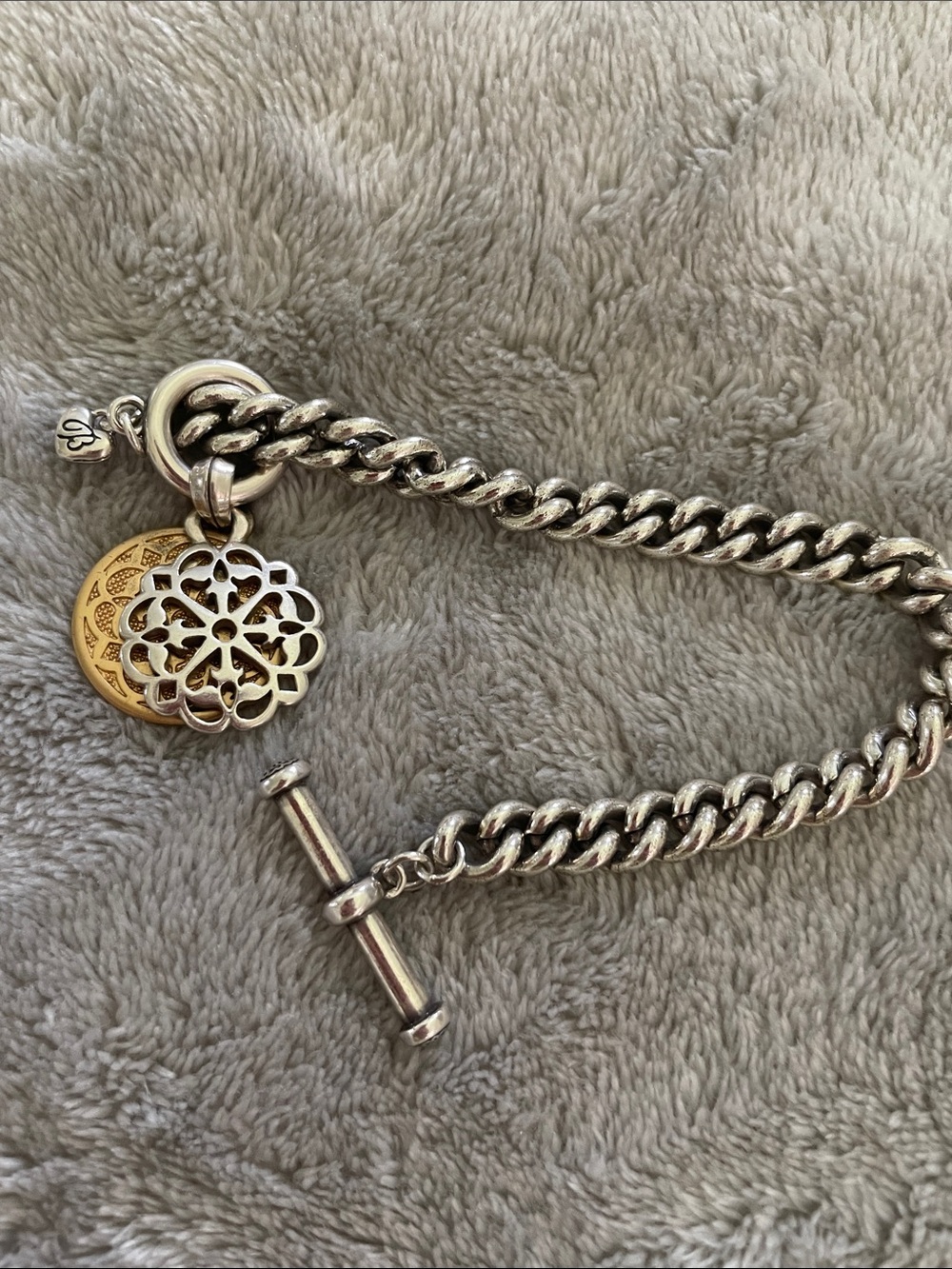 Brighton Ferrara Pendant Bracelet in Silver and Gold. Toggle closure - Picture 3 of 3